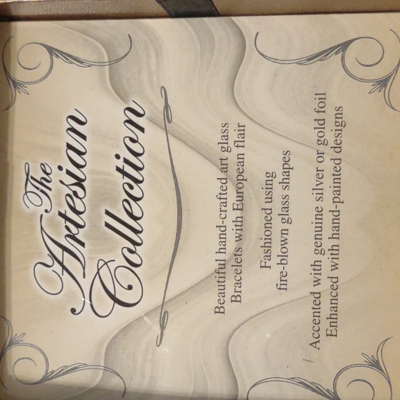 The Artesian Collection leaf bracelet - Picture 2 of 6